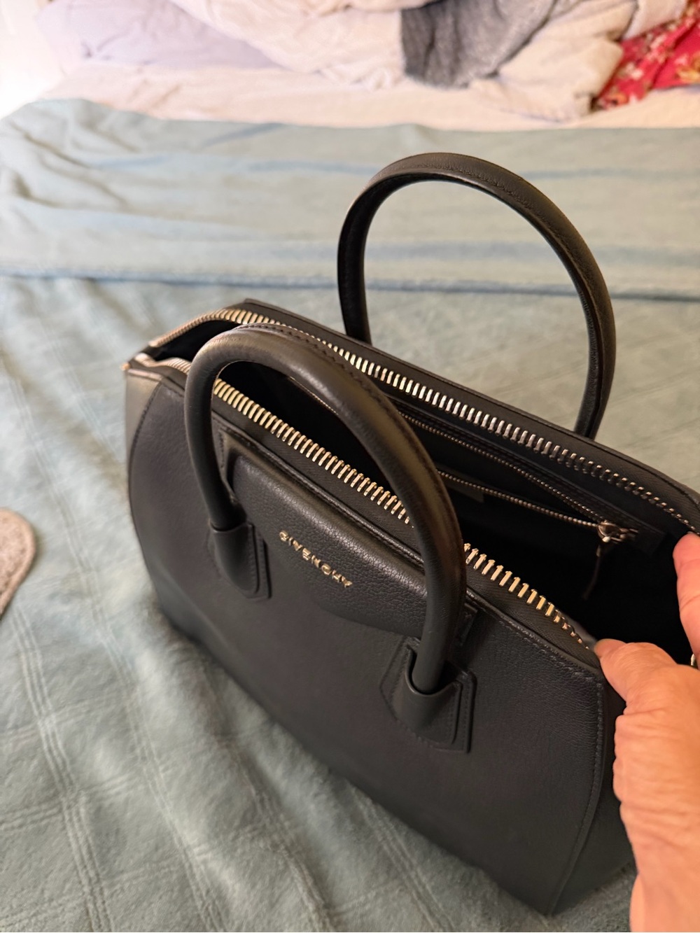 Givenchy Black Leather Satchel with Top Handles Antigona medium - Picture 3 of 6